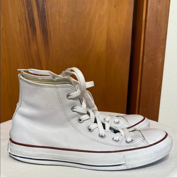 Converse Chuck Taylor’s White Leather High-Top Sneakers Red Trim Women 7 Men 5 - Picture 5 of 11